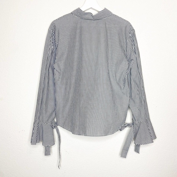 J.O.A. Tie Bell Cuff Charcoal and White Striped Button-Up M - Picture 6 of 8